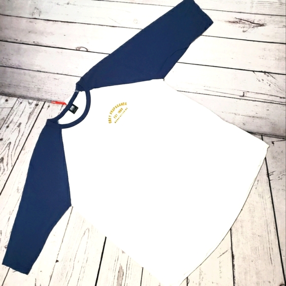 🔷️"OBEY PROPAGANDA" Graphic Raglan T🔷️ - Picture 3 of 5